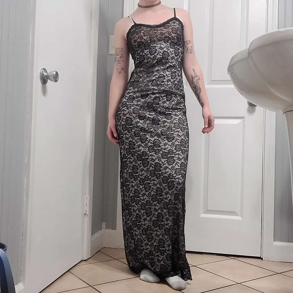 lace maxi dress - Picture 2 of 8